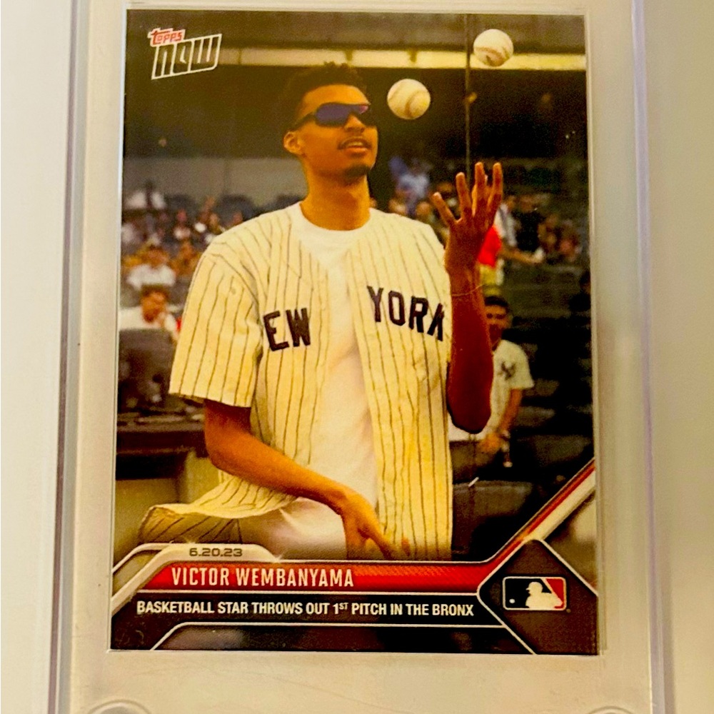 VICTOR WEMBANYAMA 2023 TOPPS ROOKIE CARD THROWING OUT 1st PITCH@ YANKEE STADIUM - Picture 3 of 3